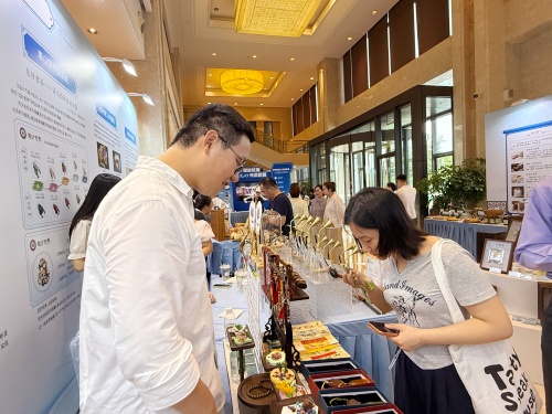 （20260908区中医医院）中医药文创产品亮相市级中医药发展大会1.jpg